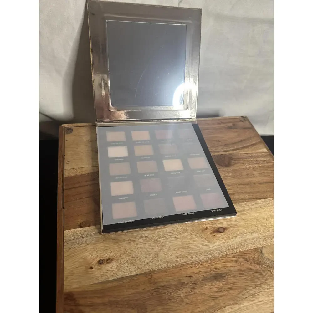 NWOT Iconic London Booming & Gleaming‎ Eyeshadow Palette – Perfect for Fall